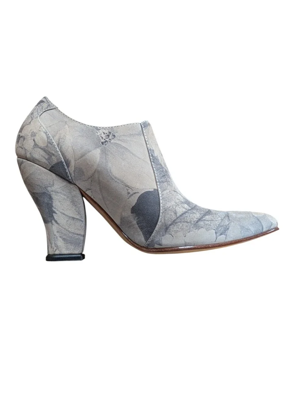 John Fluevog Kendra Beige Grey Floral Pointed Toe Leather Heels Size 6
